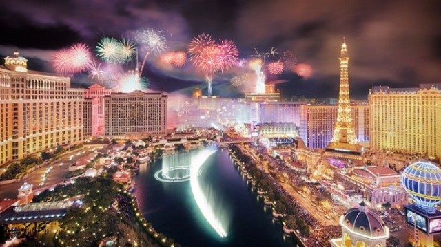 10-Luxury-Travel-destinations-for-New-years-Eve-Las-Vegas-700x390