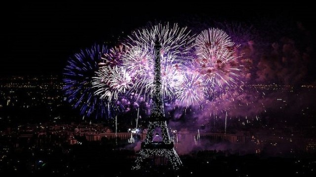 10-Luxury-Travel-destinations-for-New-years-Eve-Paris-700x390