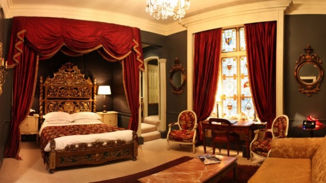 London-Top-10-Luxury-Suites-The-Gore-Hotel-700x390