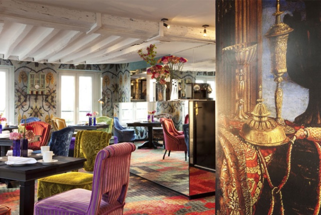Top_5_Fashion_Designers_hotels-Luxury_interior_design-projects-Christian_ Lacroix_suite3