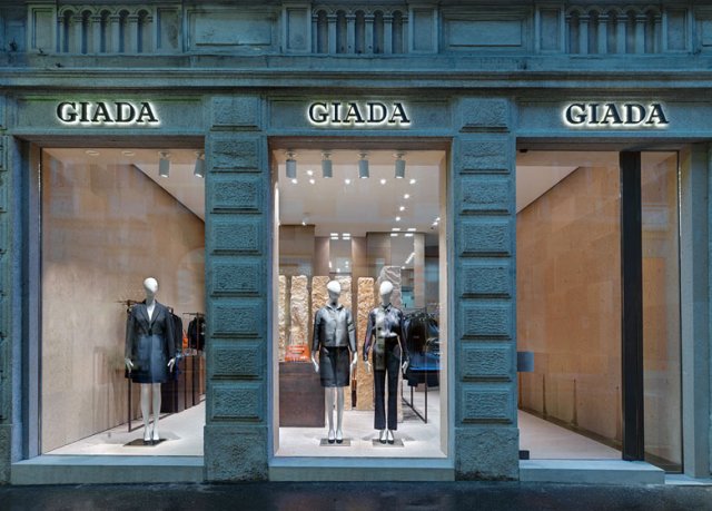 Beautiful-and- luxurious-boutique-stores- design-projects- 2014-_Giada-Milan-flagship-store-Claudio-Silvestrin_ss1