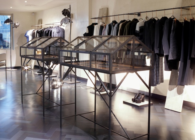 Spectacular_ fashion_boutiques_interiors-Hostem-womenswear-store-by-James-Plumb