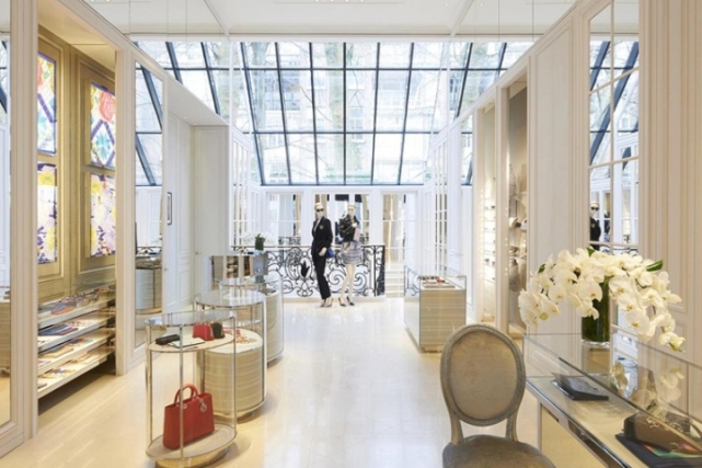 Inspiring-Retail- Stores-Design- 2014-Dior-store-by-Peter-Marino-Amsterdam-Netherlands-02