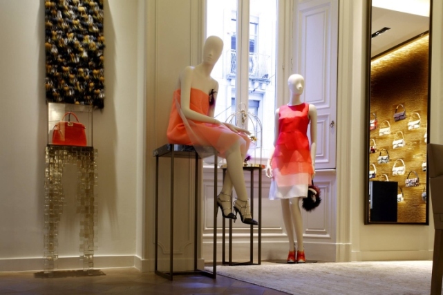 Inspiring-Retail- Stores-Design- 2014-Fendi-Spring-Summer-2014-windows-New-York-Paris-Milan-London-09