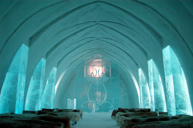 Top-5-Wildest-Hotels-in-the-World-Ice-Hotel-1