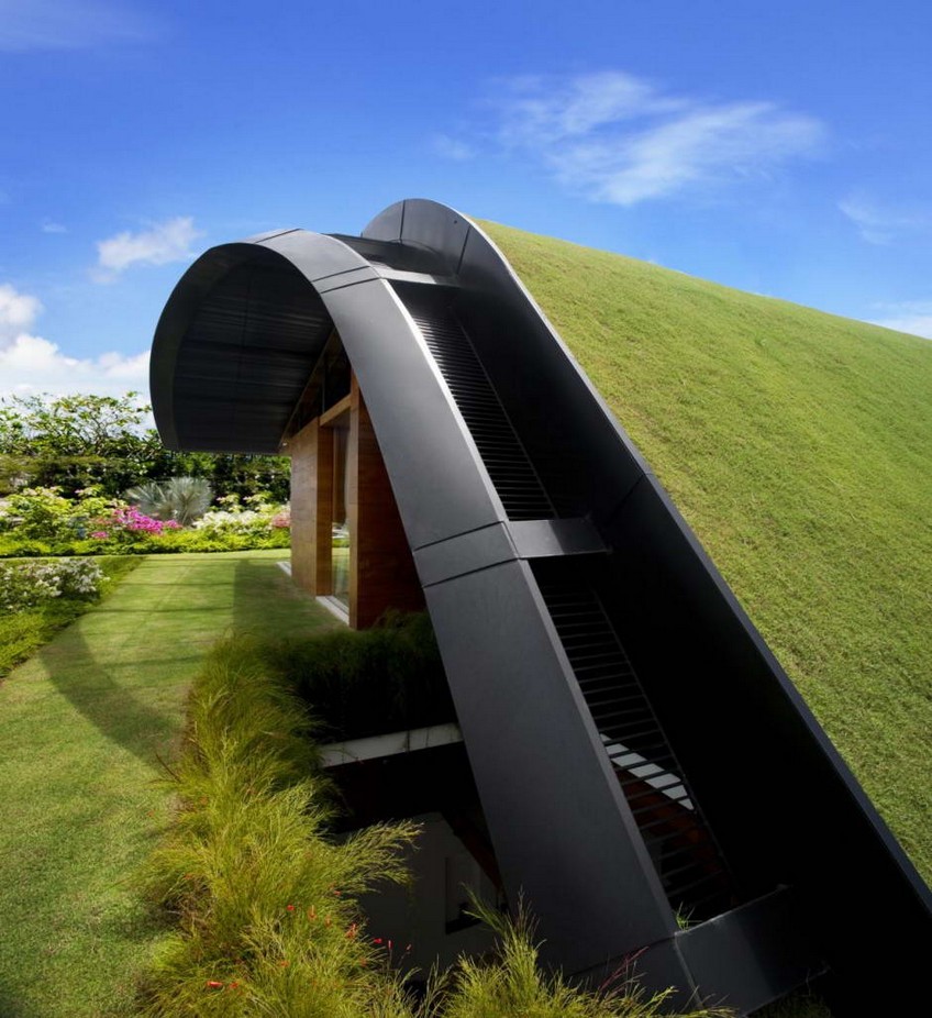 Luxurius Green Roof at the Garden House in Singapore