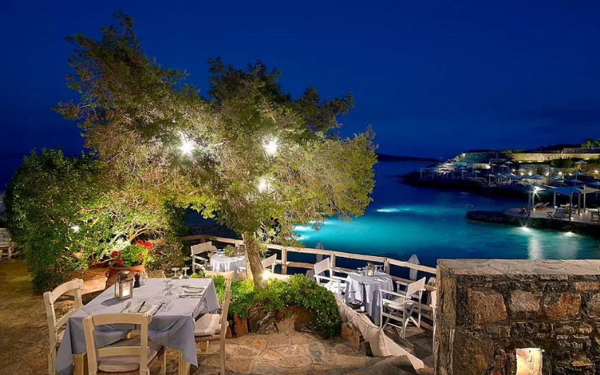 Top 5 Luxury Hotels in Greece To Enjoy The Perfect Vacation 2