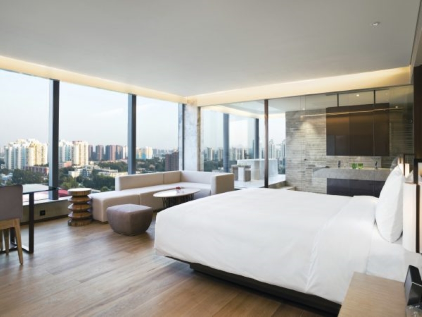 SImple and neutral Bedroom in the East Hotel